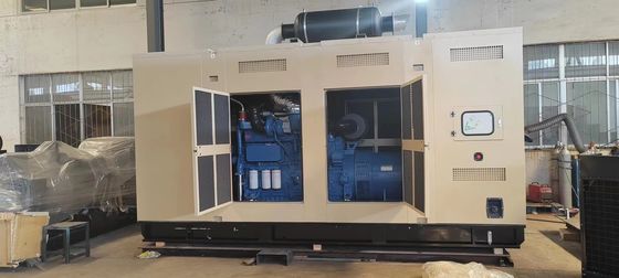 Κατευθυντική ένεση 1000KVA Guangxi Yuchai Αθόρυβος ηχείο γεννήτης ντίζελ για συχνότητα 50/60HZ