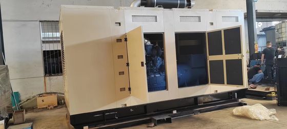 Κατευθυντική ένεση 1000KVA Guangxi Yuchai Αθόρυβος ηχείο γεννήτης ντίζελ για συχνότητα 50/60HZ